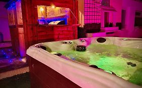 Captivating 4-Bed Hot Tub House In Blackpool